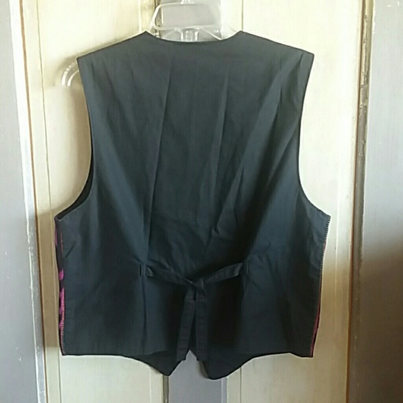 Vest - Picture 3 of 5